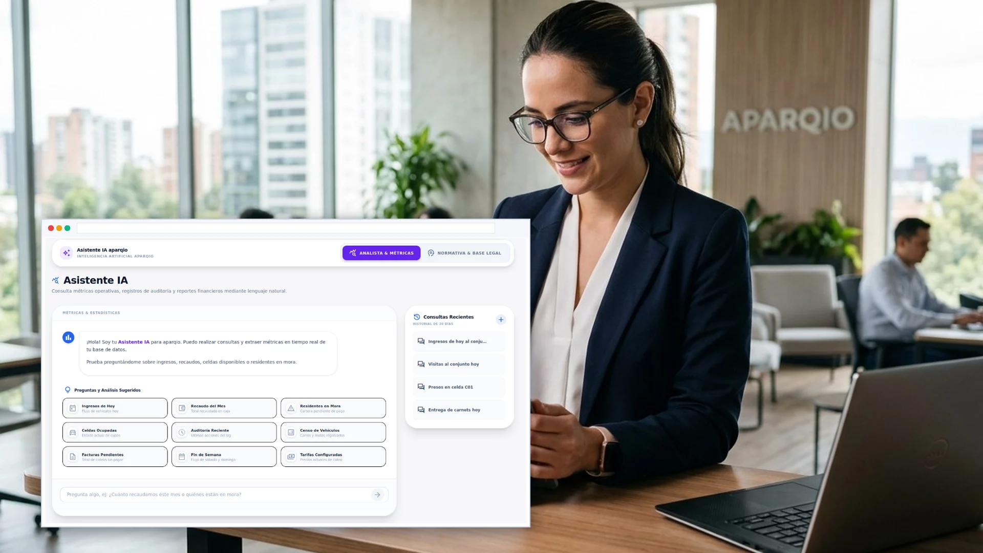 Administradora consultando el asistente de inteligencia artificial de Aparqio en su oficina